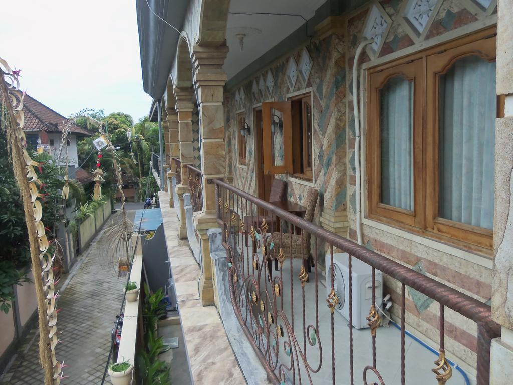 The Reinhold Guesthouse Bali Kerobokan  Exterior photo